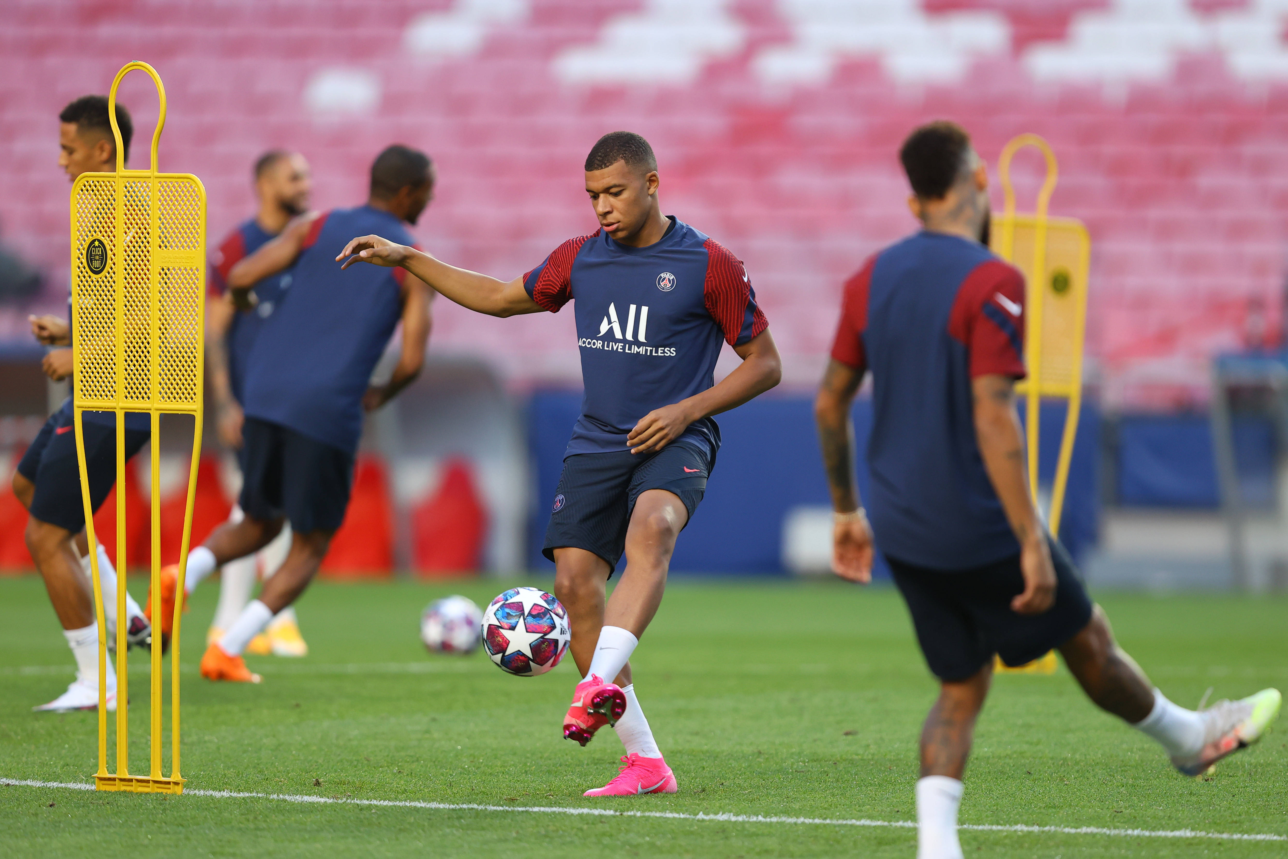 而且其中一 而且其中一